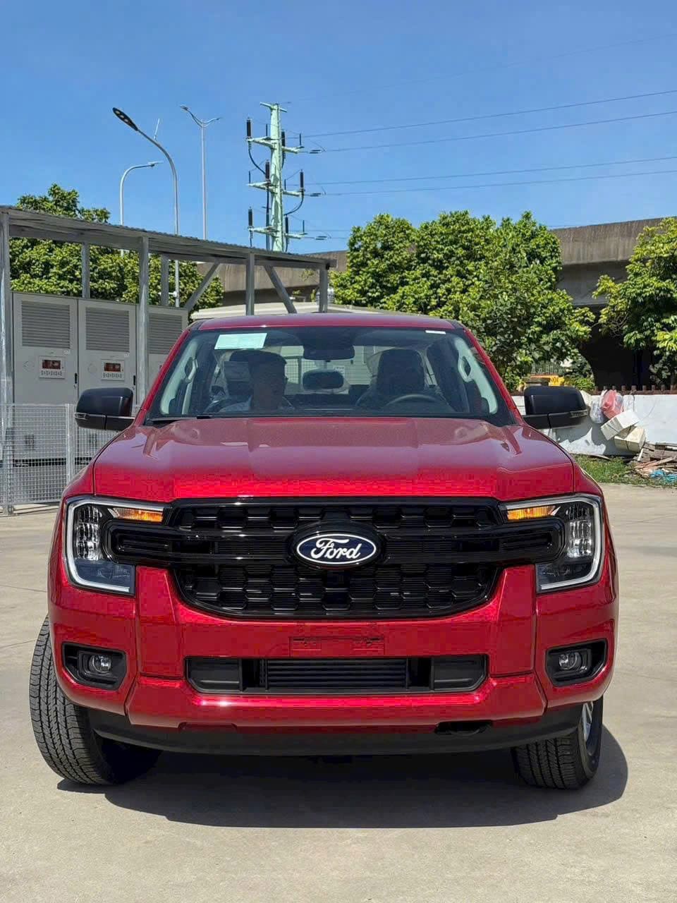 Ford Ranger XLS 4x2 2026 Đỏ
