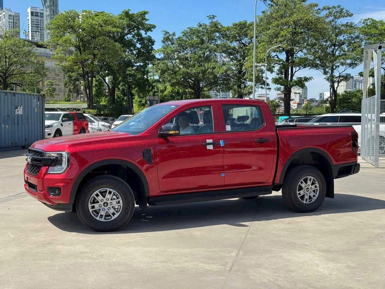 Ford Ranger XLS 4x2 2026 Đỏ