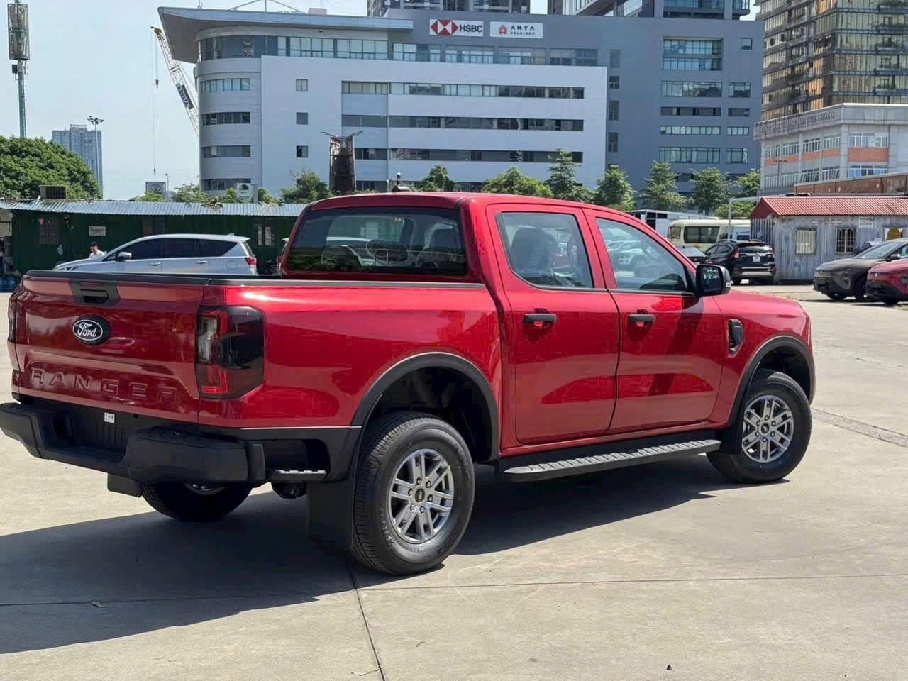 Ford Ranger XLS 4x2 2026 Đỏ