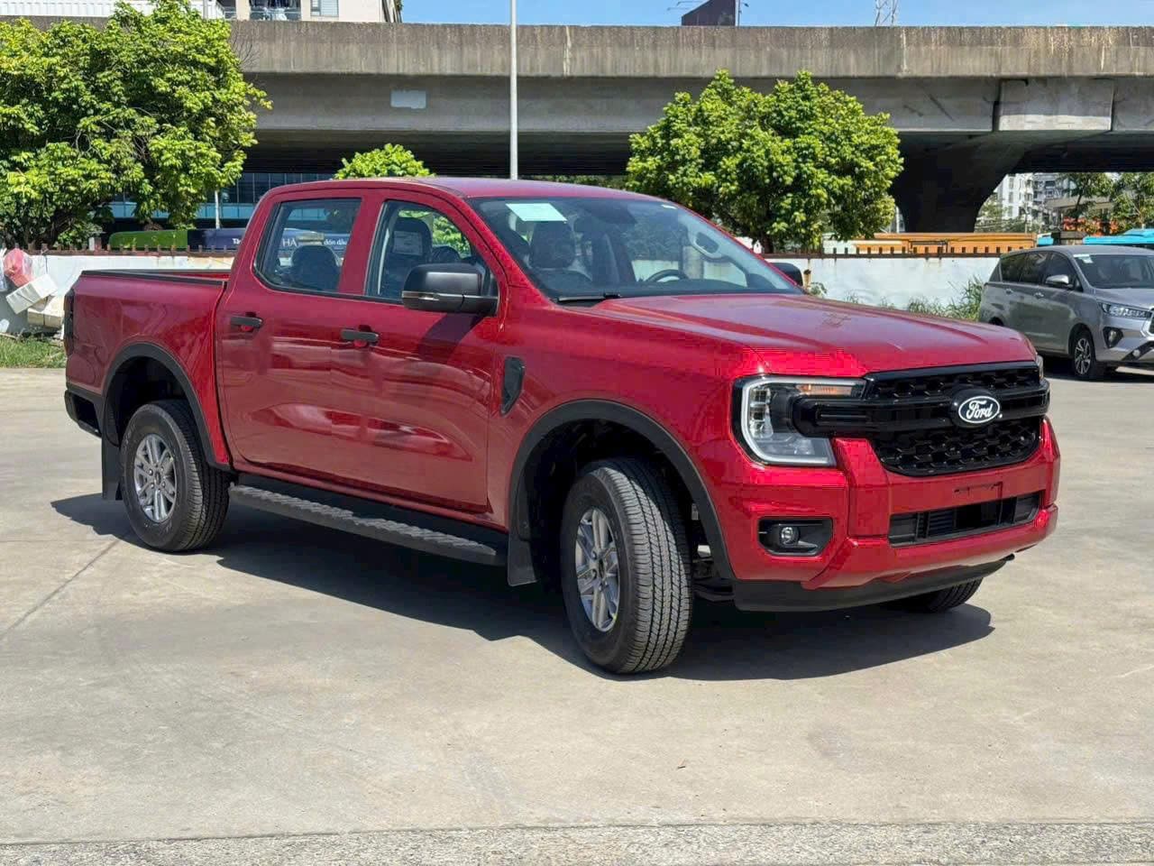 Ford Ranger XLS 4x2 2026 Đỏ
