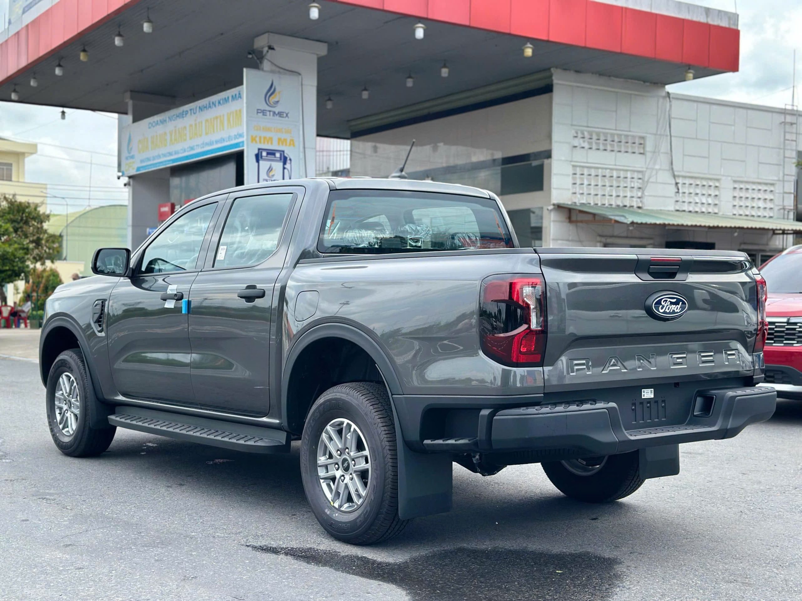 Ford Ranger XLS 4x2 AT Màu Ghi