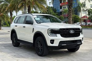 Giá xe Ford Everest Active 2026