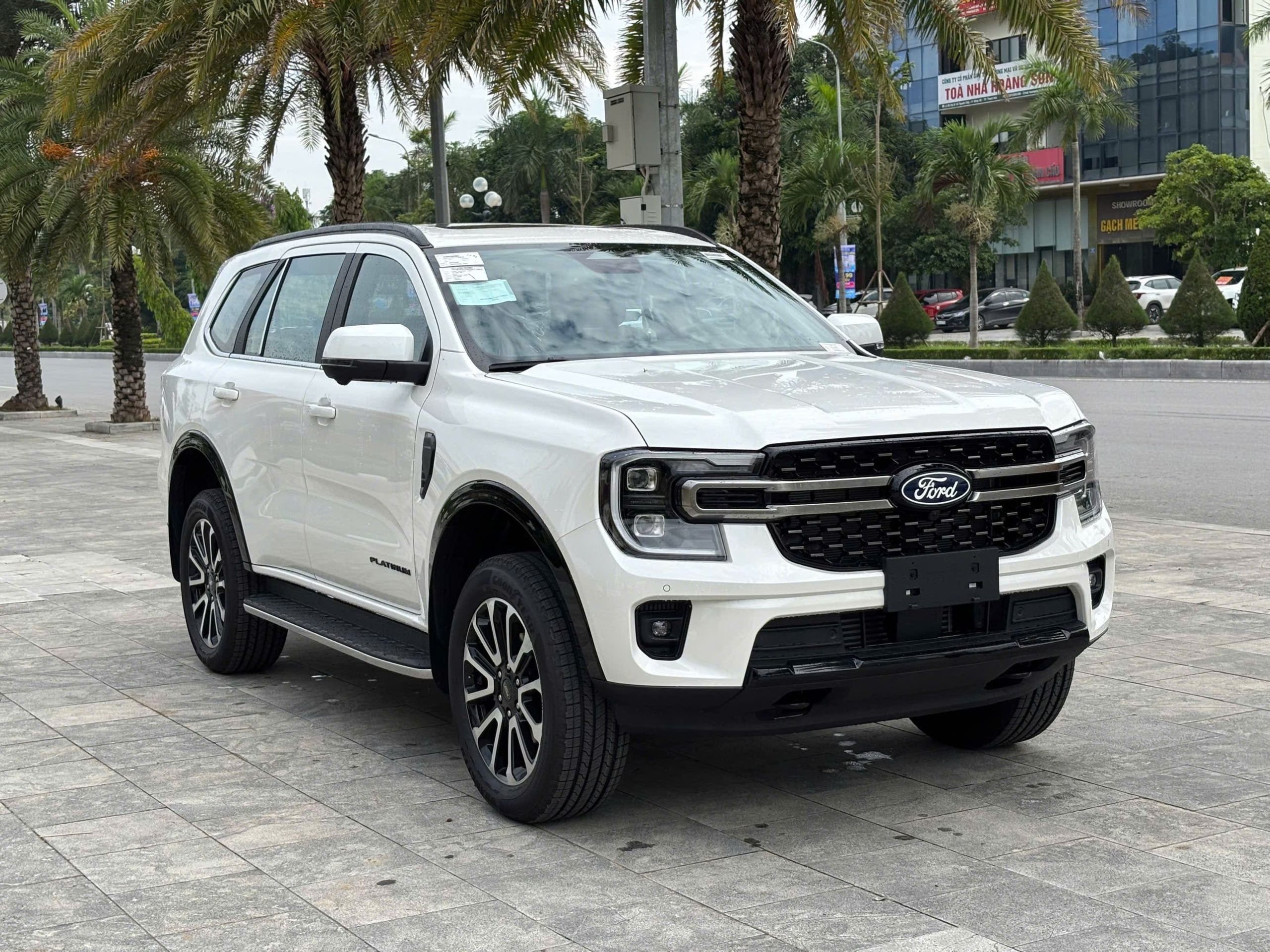 Giá xe Ford Everest Platinum 4x2 AT 2026
