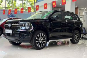 Giá xe Ford Everest Platinum 4x4 AT 2026