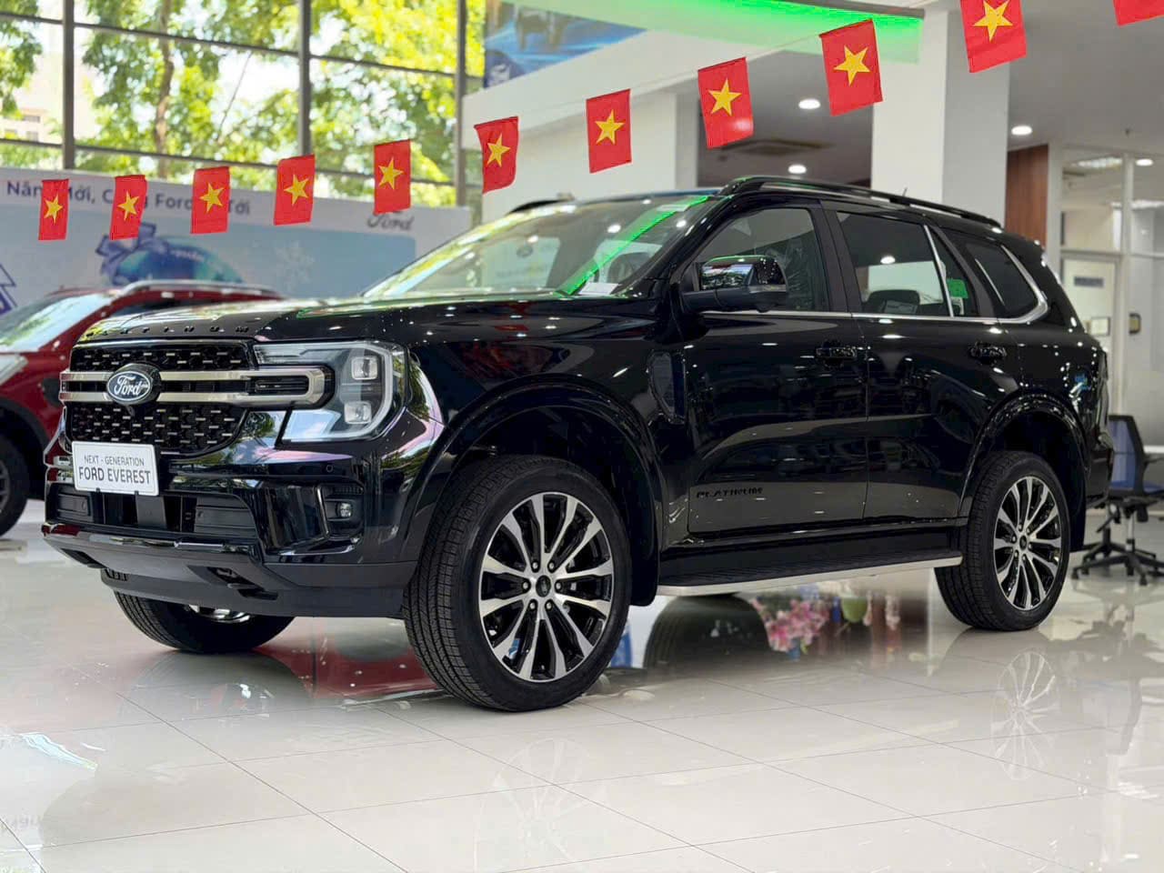 Giá xe Ford Everest Platinum 4x4 AT 2026